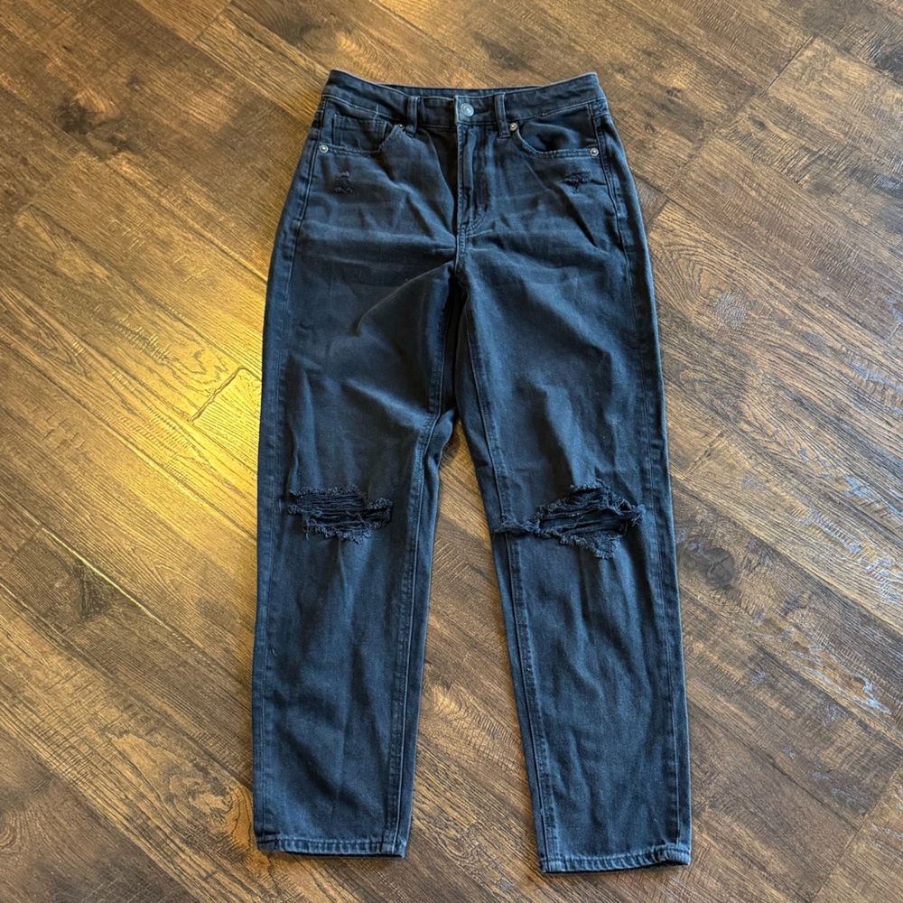 American Eagle Outfitters Black Distressed mom Straight Leg Jeans size 2